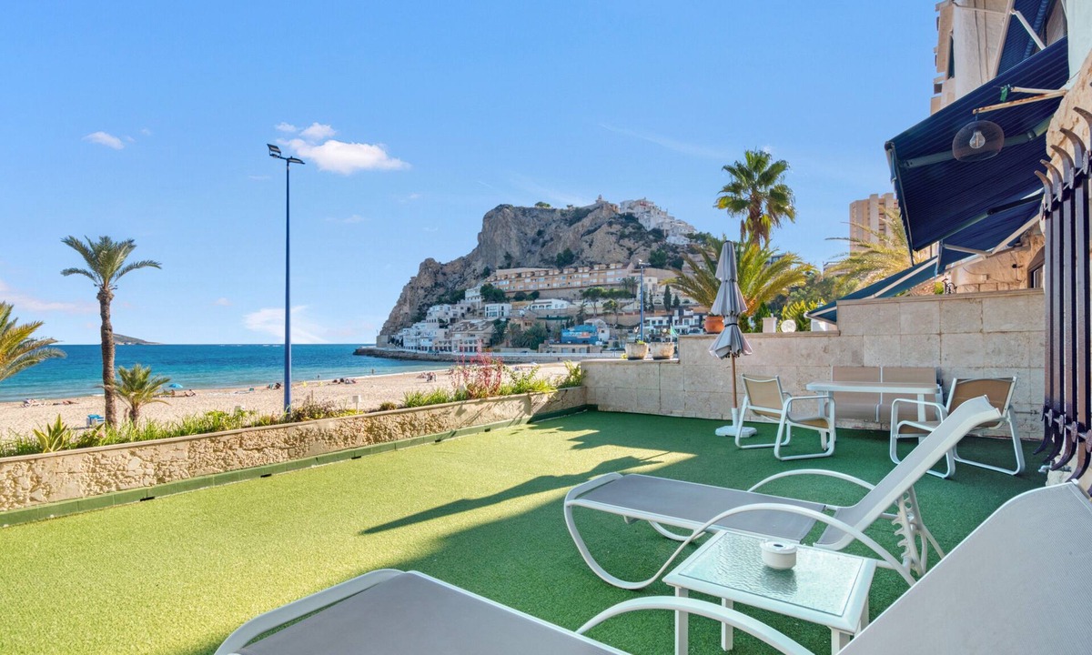 Cala Apartment | Apartment 'Casa Blanca' with Sea Views and Wi-Fi