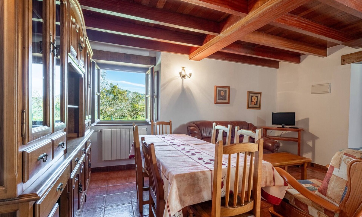 Arriondas Apartment | Apartment 'Casa Collado Sto Tomas 2' with Mountain Views and Shared Terrace