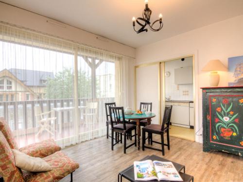 Deauville City Centre Apartment | Apartment Castel Guermante by Interhome