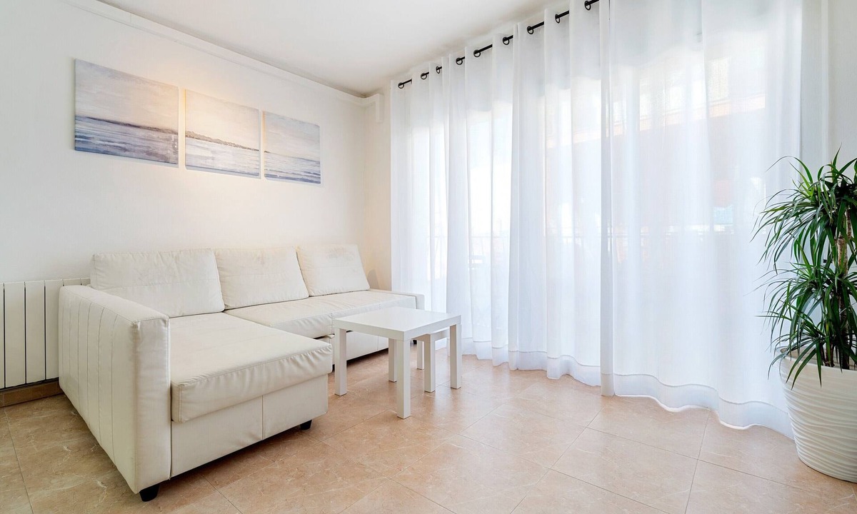 Calafell Apartment | Apartment 'Center Beach Calafell' with Balcony, Wi-Fi and Air Conditioning
