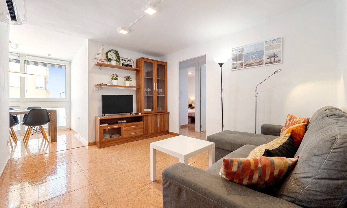 Vinaros Apartment | Apartment 'Central Modern 3bdr' with Wi-Fi and Air Conditioning