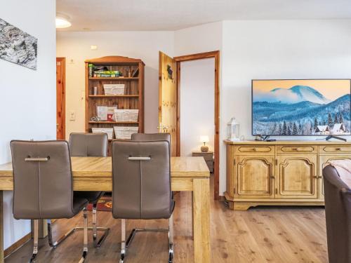 Saint-Pierre-de-Clages Apartment | Apartment Chaedoz 36 by Interhome