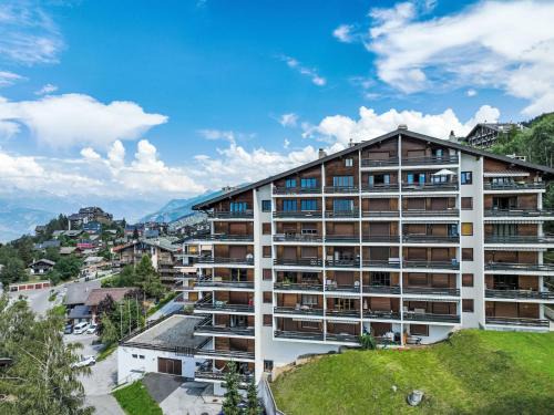 Saint-Pierre-de-Clages Apartment | Apartment Chaedoz 43 by Interhome