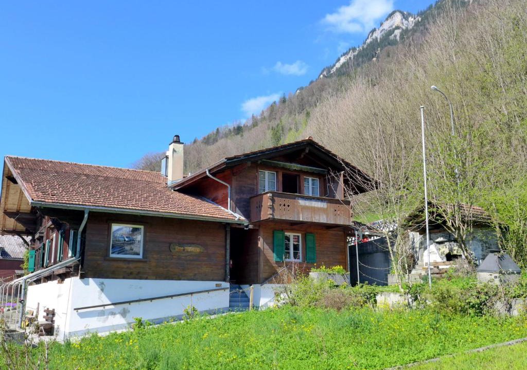 Niederried bei Interlaken Apartment | Apartment Chalet Vamika by Interhome