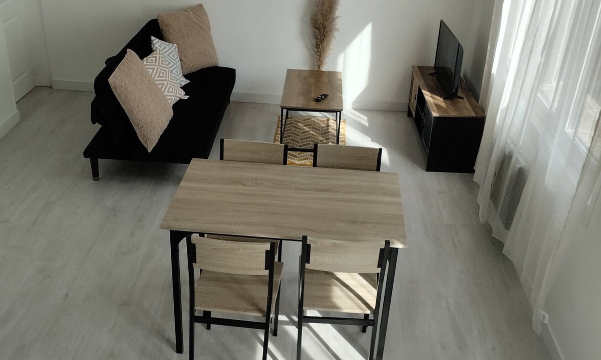 Lillers Apartment | Apartment close to town center, restaurants and shops, free parking