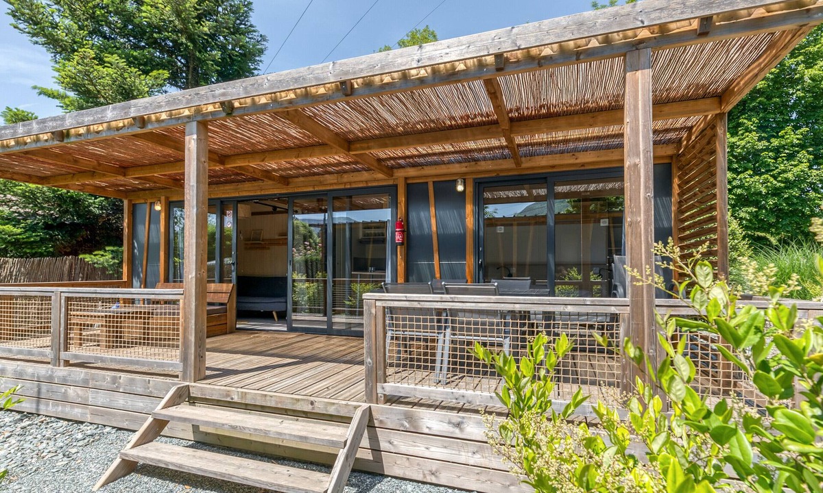 Vaulnaveys-le-Bas RV Rental | Apartment 'Columbia 43B' with Mountain View, Wi-Fi and Air Conditioning