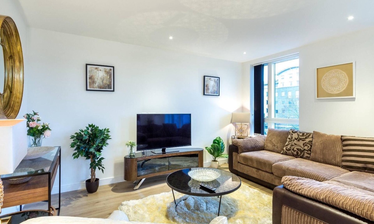 London Borough of Hounslow Apartment | Apartment-Comfort-Private Bathroom-Balcony