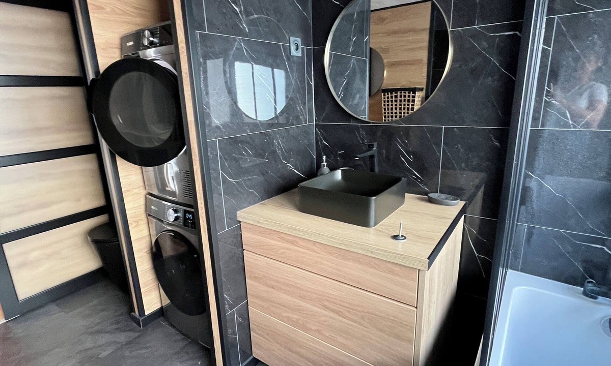 Calais City Center Apartment | Apartment Containers 900 m from the beach