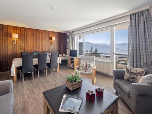Vermala Apartment | Apartment Cransalpin Apt- 11 - Secteur 1 by Interhome