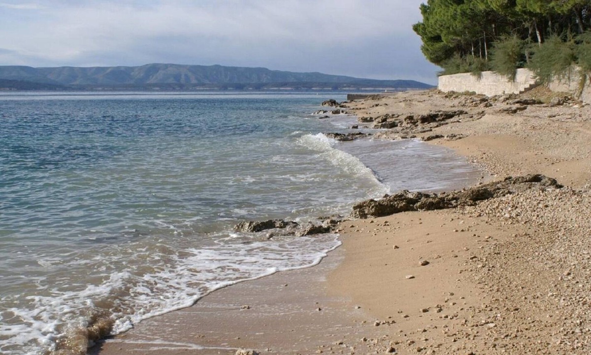 Bol Apartment | Apartment Cvita - 150 m from pebble beach: SA1(2) - Bol, Island Brac, Croatia