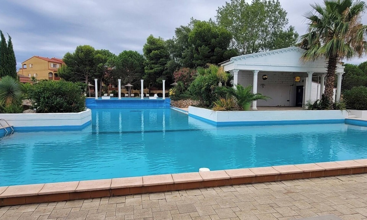 Les Hauts de Canet Apartment | Apartment 'Dream House Halawa' with Shared Pool, Wi-Fi and Air Conditioning