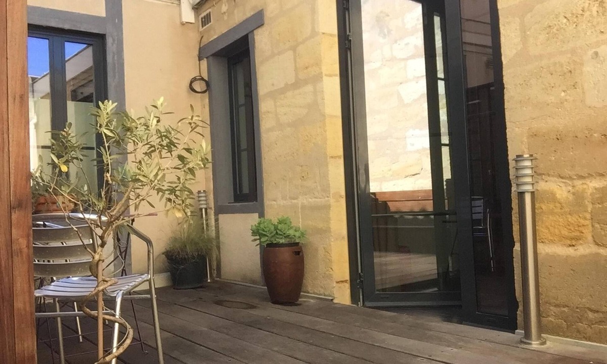 Grand Parc-Paul Doumer Apartment | Apartment-de la Course 2 -Ensuite with Shower