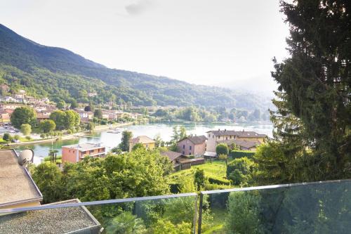 Caslano Apartment | Apartment Design - Terrazzo, vista lago mozzafiato