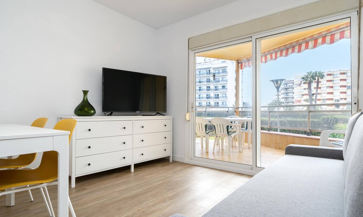 La Pineda Apartment | Apartment direct beach access 5km Port Aventura