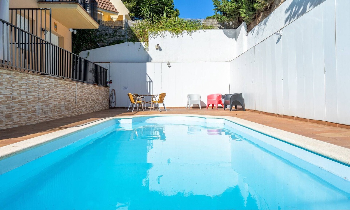 Segur de Calafell Apartment | Apartment 'Dorada 1-2' with Shared Pool, Shared Garden and Wi-Fi