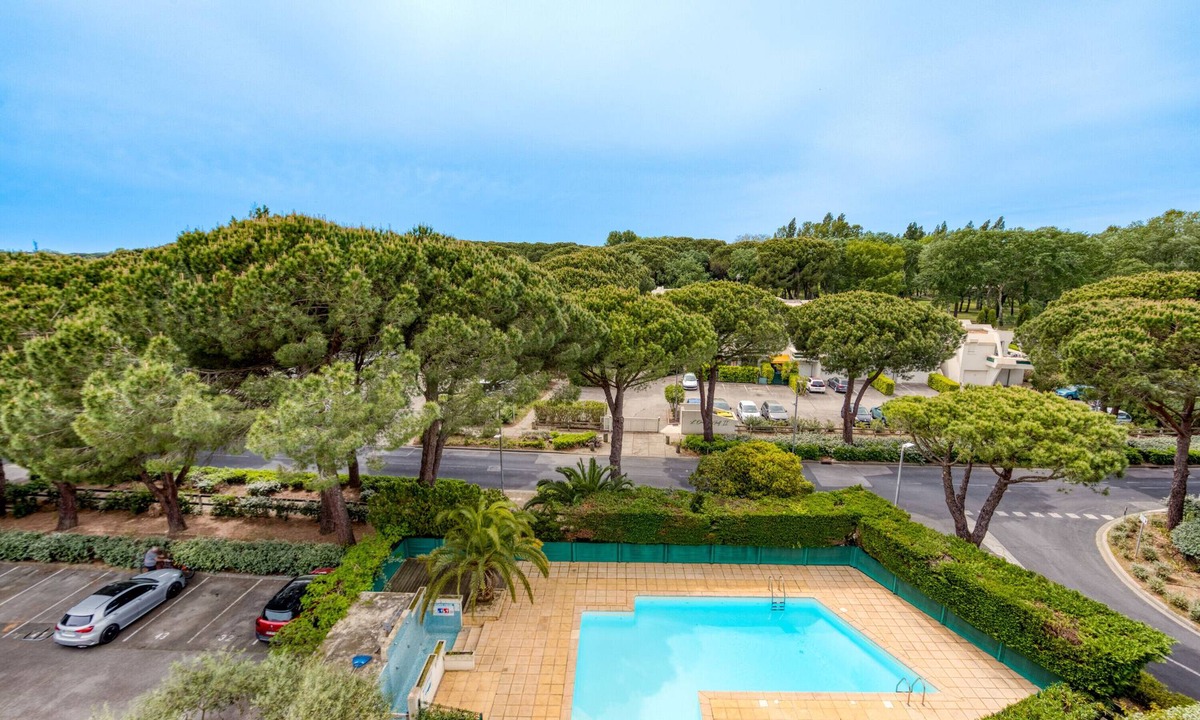 La Grande-Motte Apartment | Apartment 'Du Golf' with Mountain View, Wi-Fi and Air Conditioning