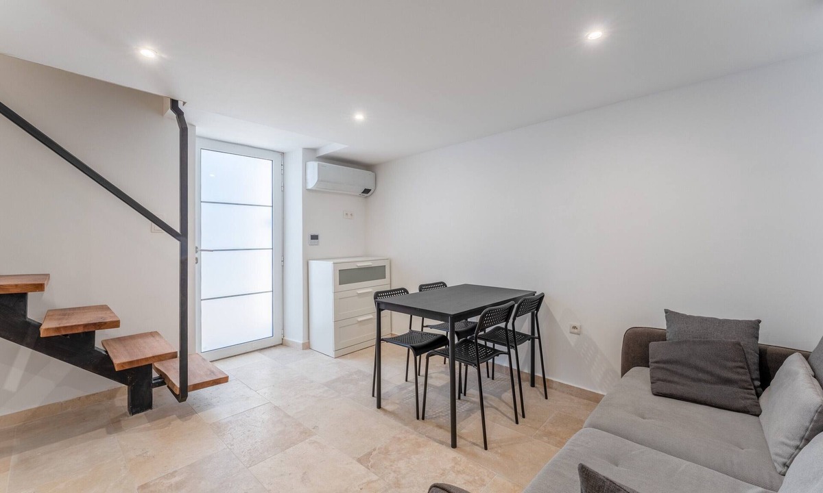 Robion Apartment | Apartment 'Duplex 11' with Wi-Fi and Air Conditioning