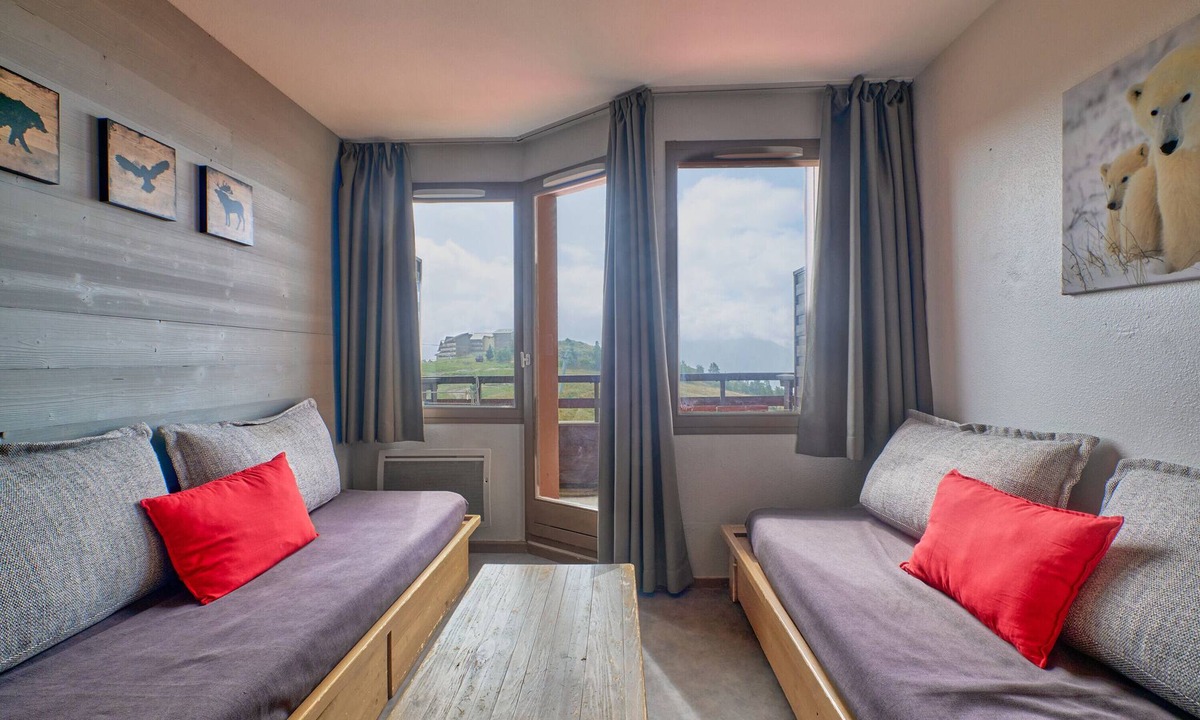 Eclose-Ouest Apartment | Apartment "Duplex" with Mountain View & Shared Pool