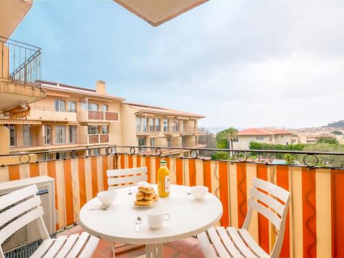 Saint-Tropez Apartment | Apartment Eden Parc-4 by Interhome