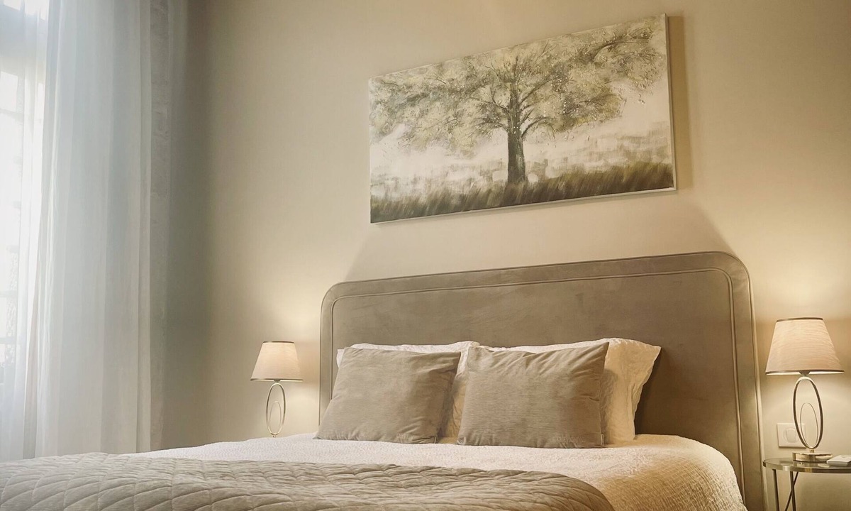 Aigues-Mortes Medieval City Apartment | Apartment-Ensuite with Bath-Terrace