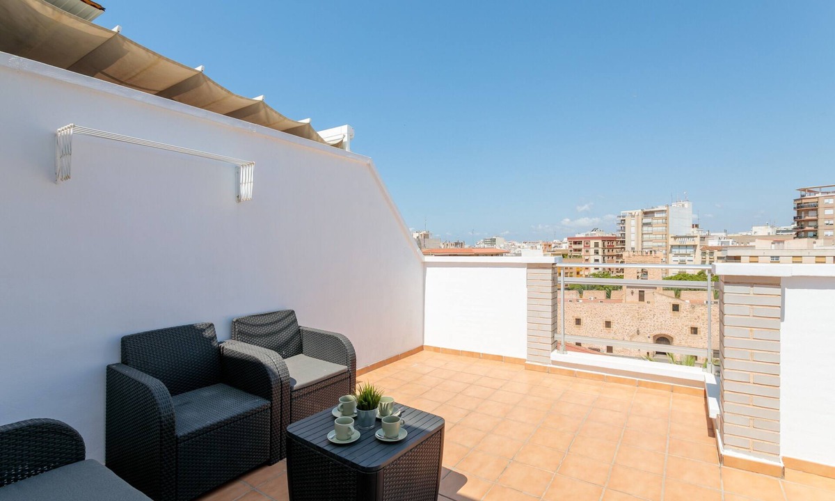Santa Pola Apartment | Apartment 'Entre Castillo Y Mar' with Sea View, Wi-Fi and Air Conditioning