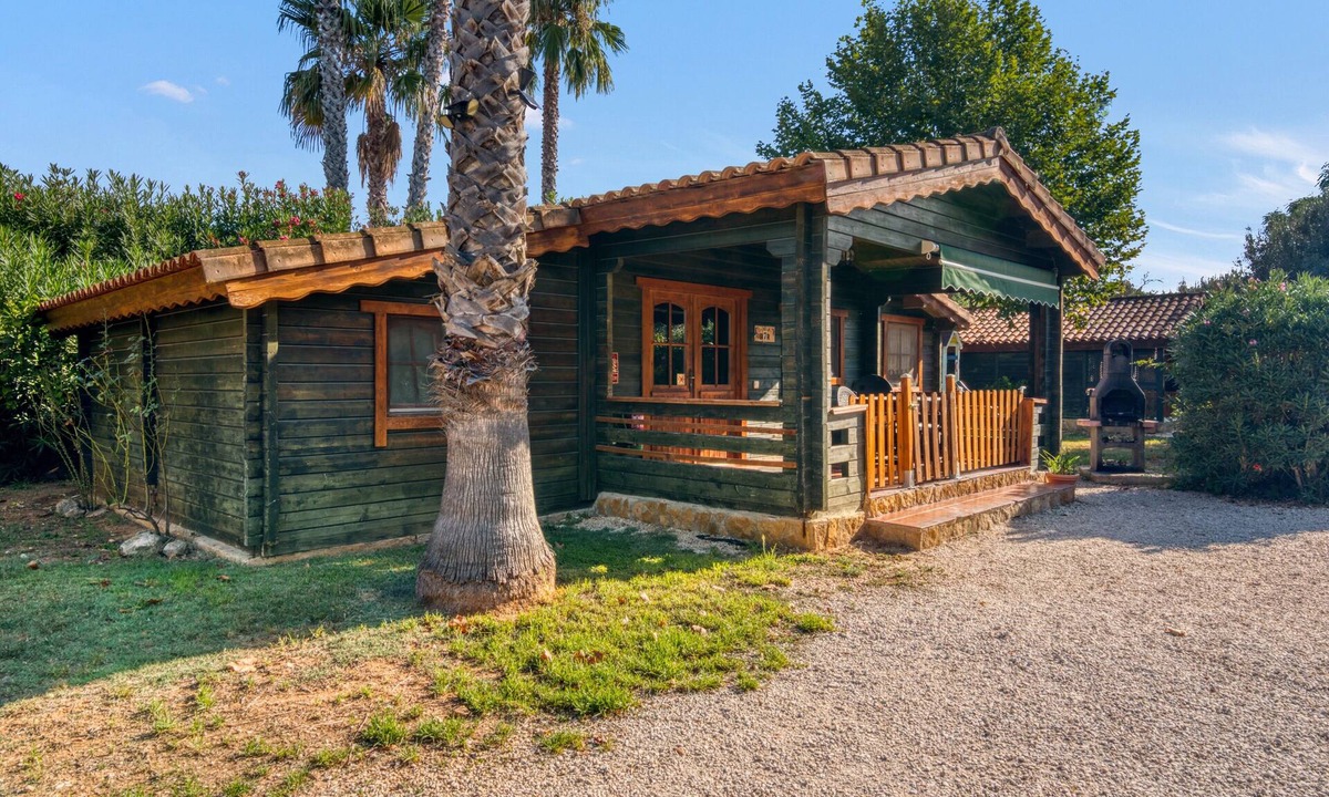 Benicolet Apartment | Apartment 'Entre Viejos Olivos 7' with Mountain View, Shared Pool and Air Conditioning