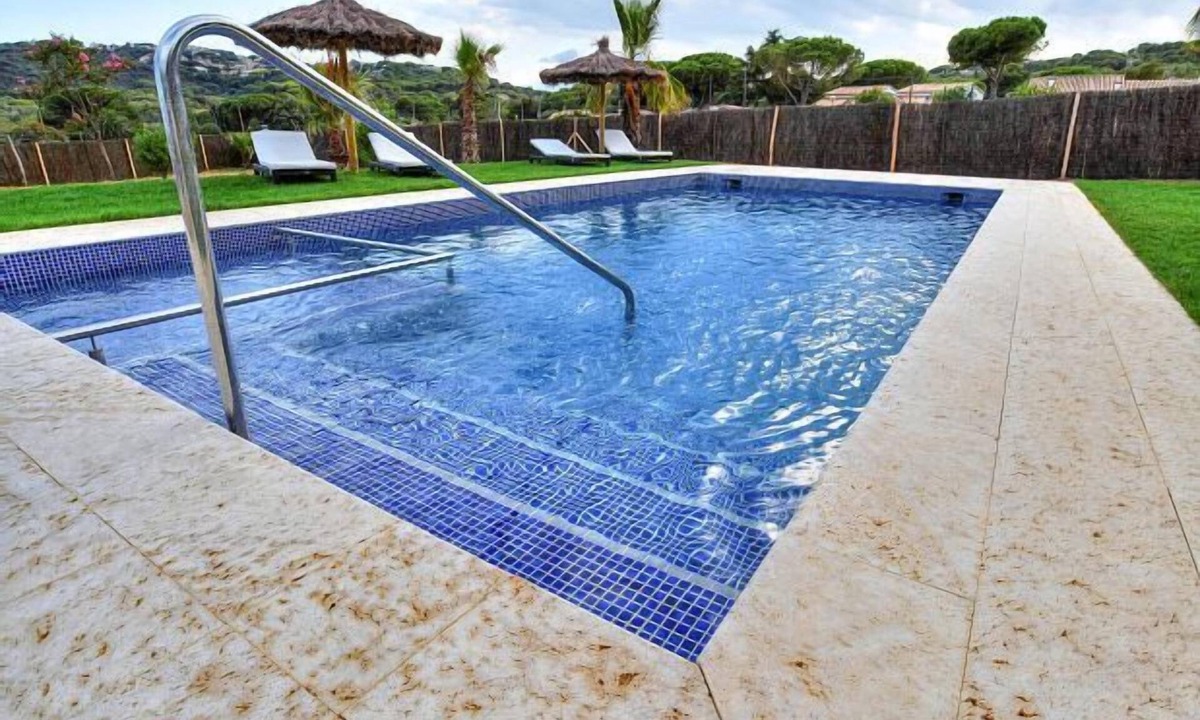 Castell-Platja d'Aro Cottage | Apartment La Pallisa inside Masia Cal Ros for 7 people