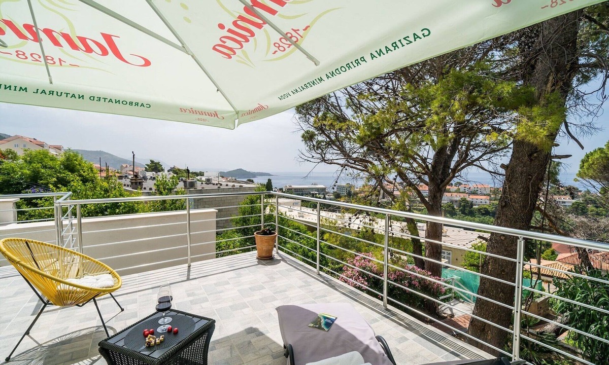 Montovjerna Apartment | Apartment Eulalija- One-Bedroom Apartment with Terrace and Sea View