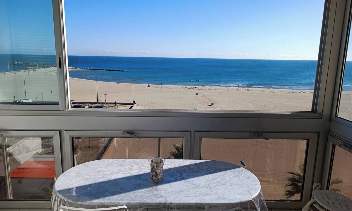 La Jetee Apartment | Apartment facing the sea