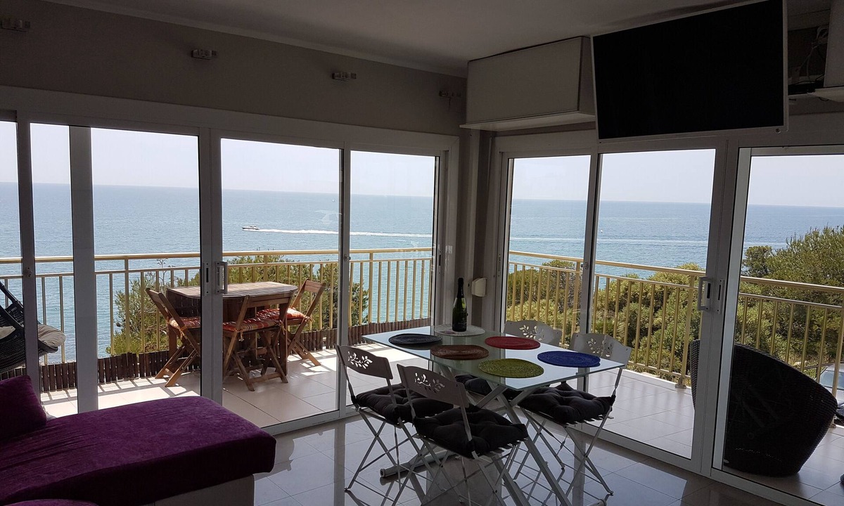 Cap de Salou Apartment | Apartment facing the sea with pool and 2 bedrooms