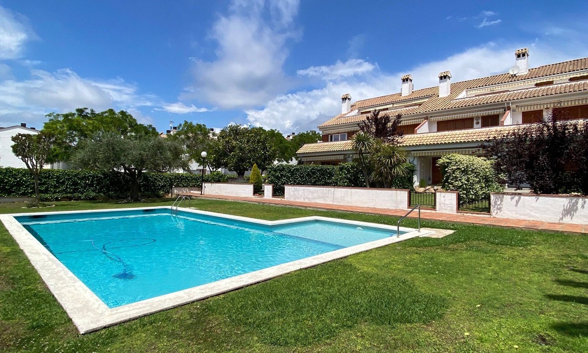 S'Agaro Apartment | Apartment 'Fantástico S´agaró' with Shared Pool, Private Terrace and Shared Garden