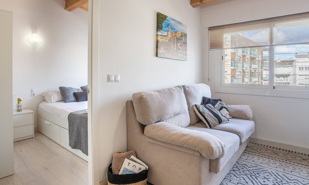 Eixample Apartment | Apartment 'Flat In Girona City Centre' with Shared Terrace and Air Conditioning