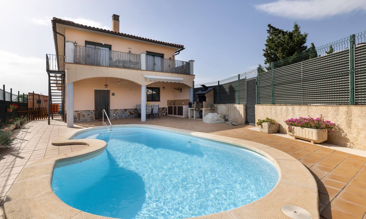 Horta de Sant Joan Apartment | Apartment 'Font Major' with Mountain View, Private Pool and Wi-Fi