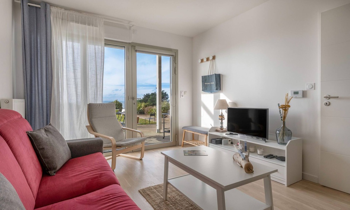 Pornic Apartment | Apartment for 3 facing the sea, beach + swimming pool