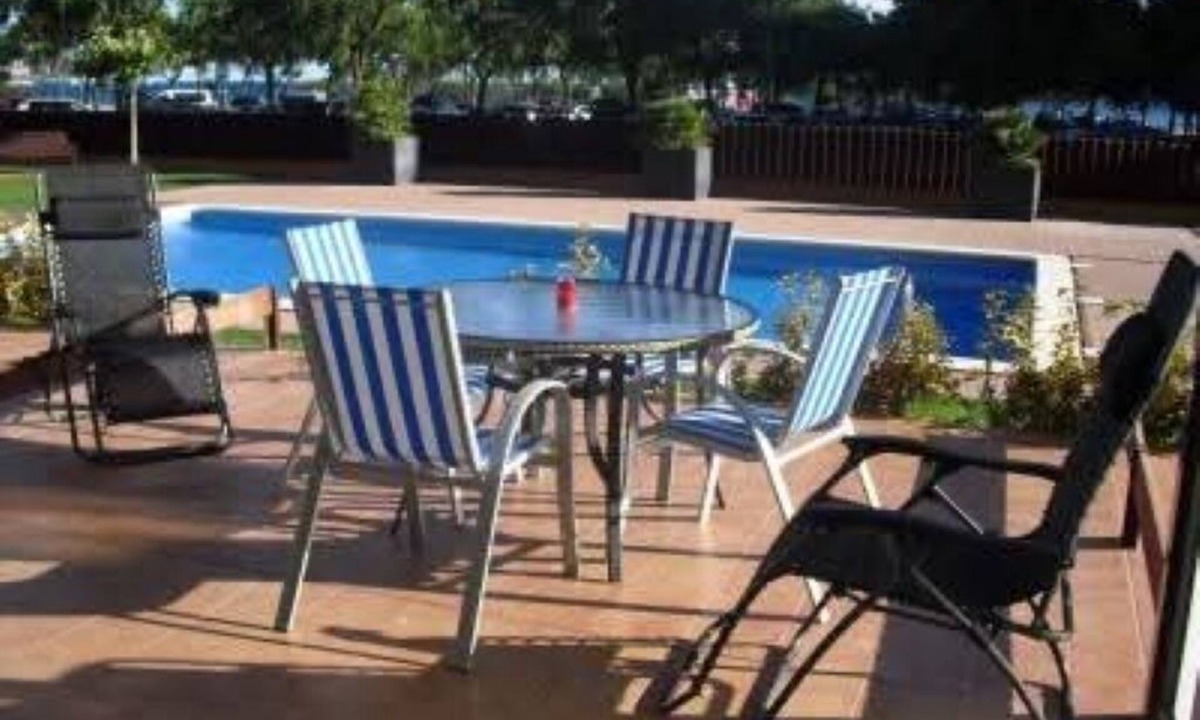 Olot Apartment | Apartment for 4 people on the seafront in Roses