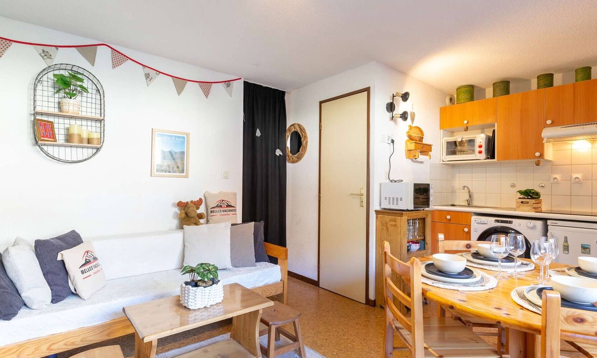 Vignec Apartment | Apartment for 6 in Vielle-Aure - Near cable car, private parking