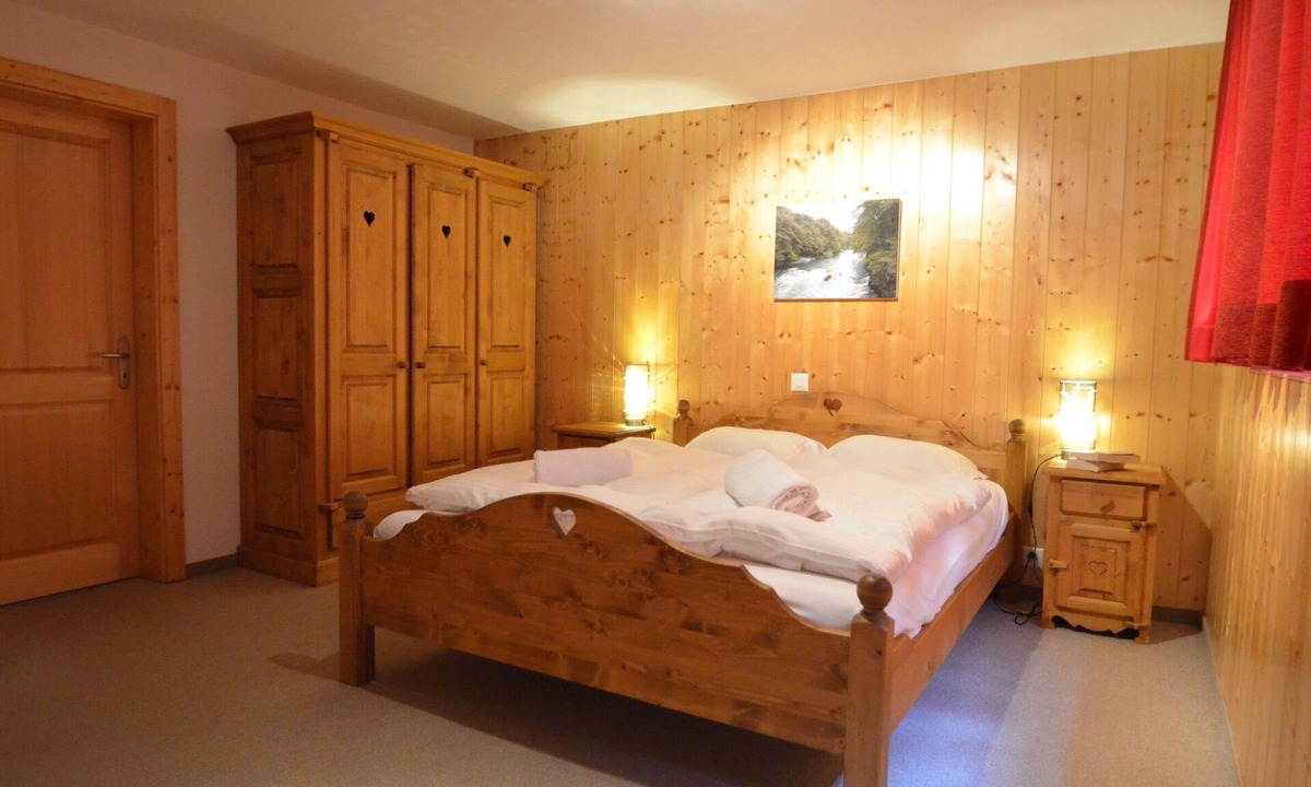 Grimentz Apartment | Apartment for 8 people: 1 bedroom with bunk beds - 2 double bedrooms (with single comforters) - 1 be