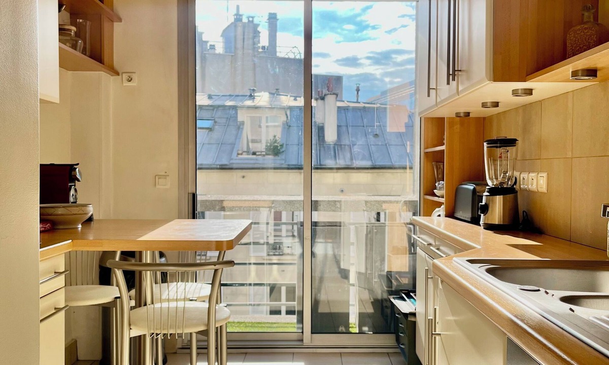 Neuilly-sur-Seine Apartment | Apartment for rent in a spacious, relaxing setting