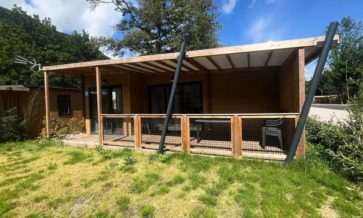 Savignac-les-Ormeaux Ski Chalet | Apartment