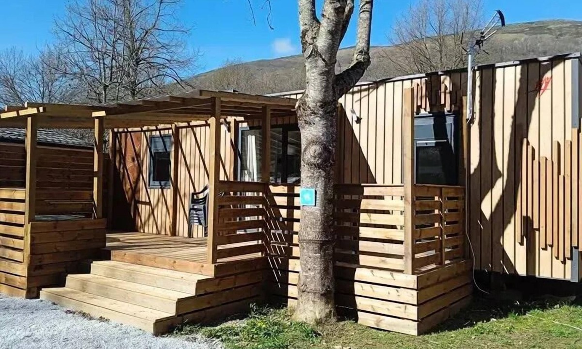 Savignac-les-Ormeaux Ski Chalet | Apartment