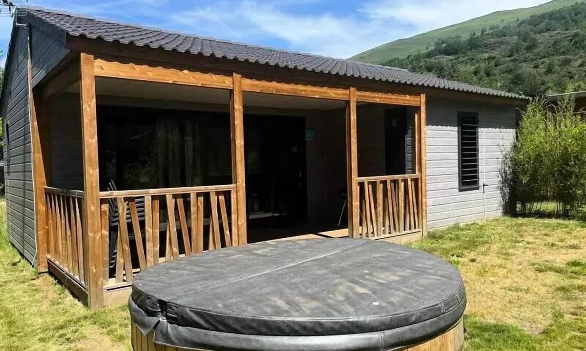 Savignac-les-Ormeaux Ski Chalet | Apartment