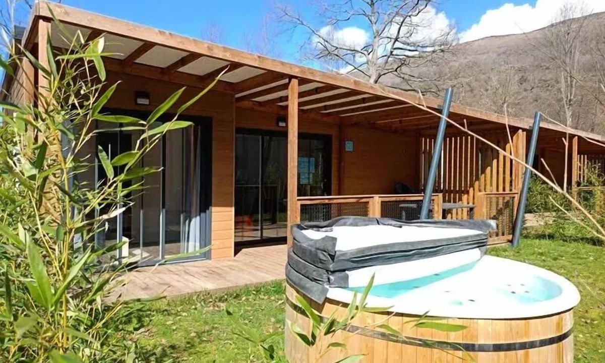 Savignac-les-Ormeaux Ski Chalet | Apartment