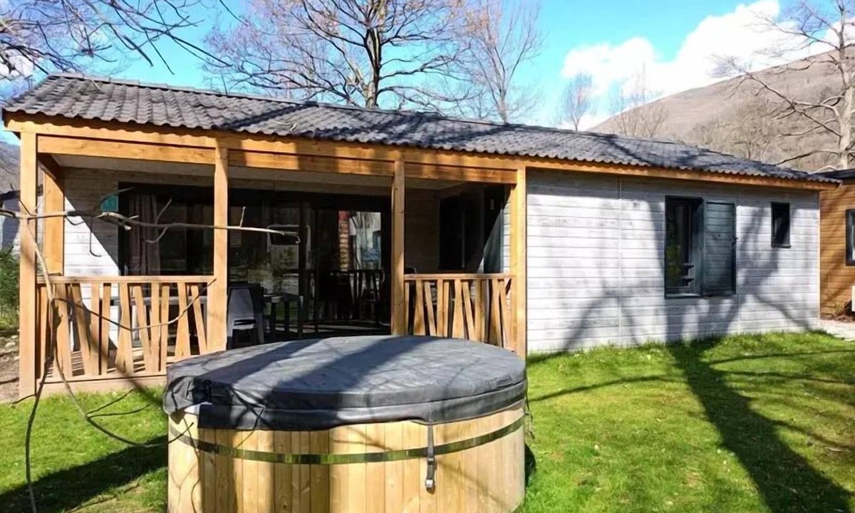 Savignac-les-Ormeaux Ski Chalet | Apartment