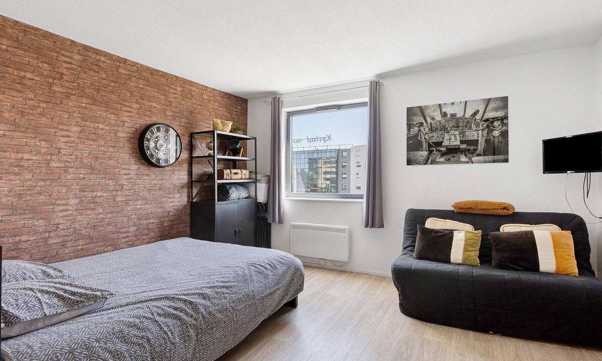 Chasseneuil-du-Poitou Apartment | Apartment 'L'aventurier' – Steps from Futuroscope, Sleeps 4