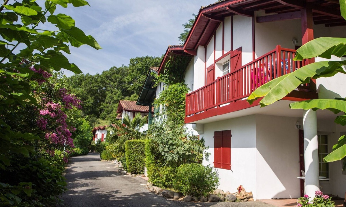 La Bastide-Clairence Apartment | Apartment in Basque Country with Pool Access