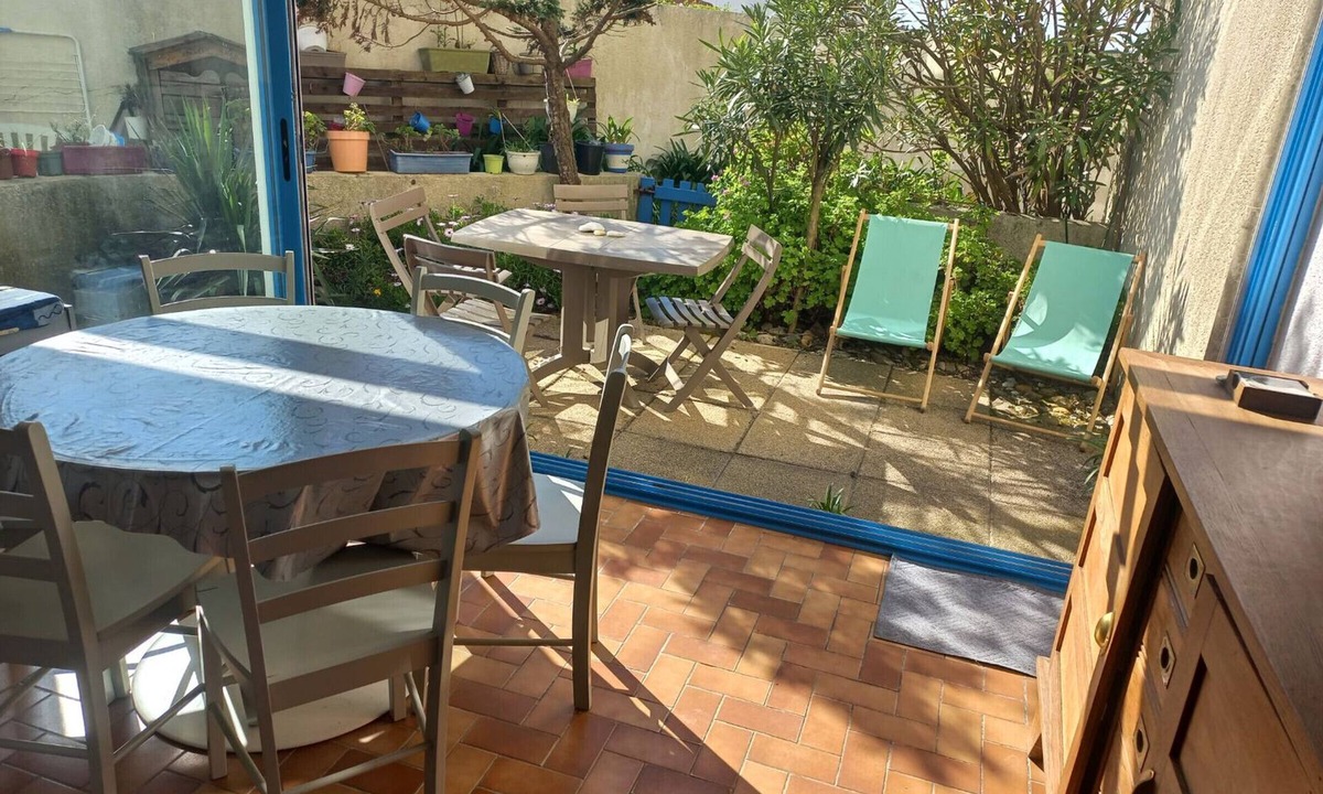 Noirmoutier-en-l'Ile Apartment | Apartment in Noirmoutier, near beach, pets allowed, parking