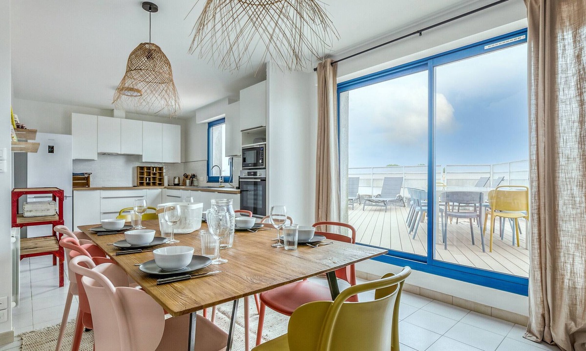 Noirmoutier-en-l'Ile Apartment | Apartment for 6 adults and 2 children with a terrace