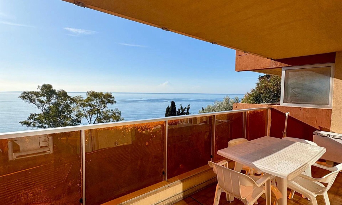 Roquebrune-Cap-Martin Apartment | Apartment for 8, spacious living with Wi-Fi included