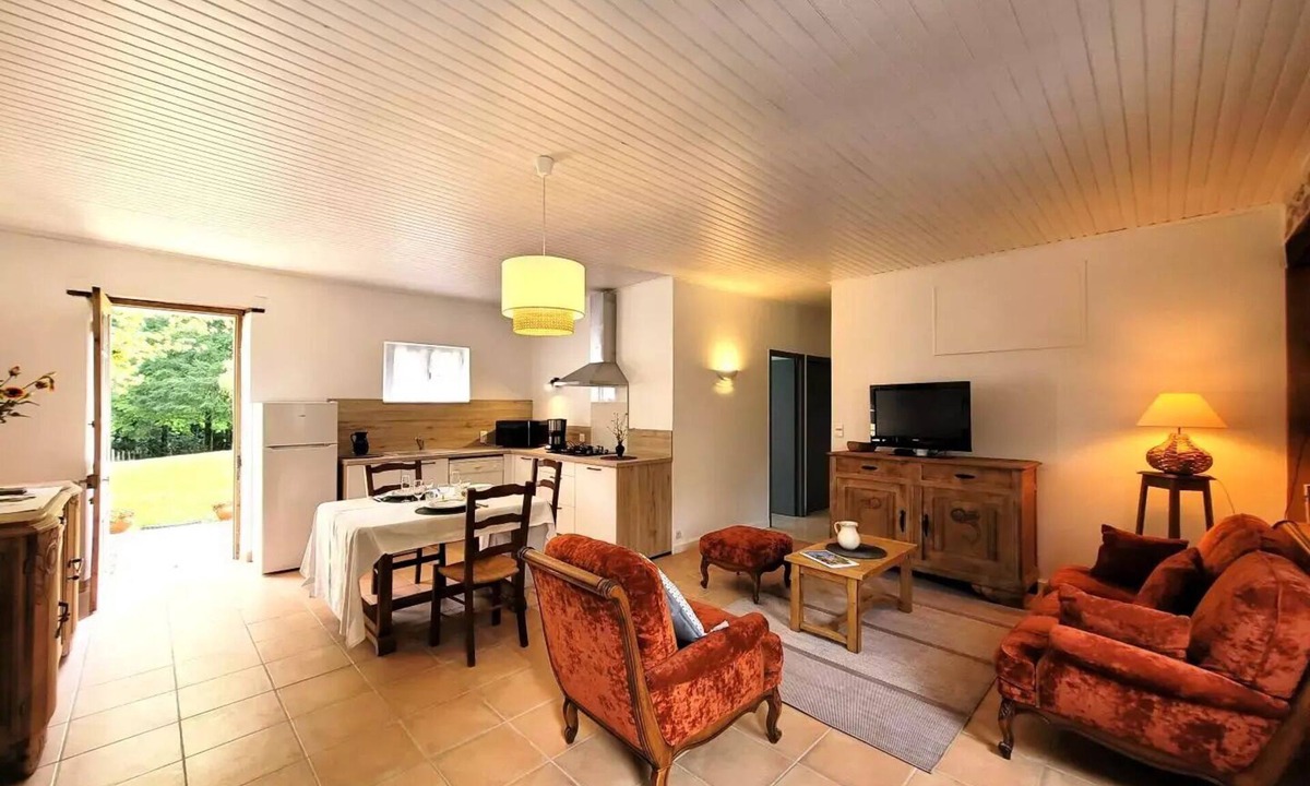 Saint-Julien-aux-Bois Villa | Apartment