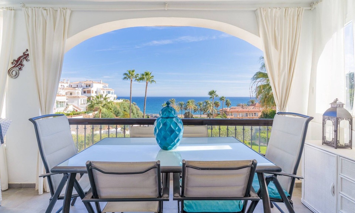 El Faro Apartment | Apartment 'Frente Al Mar Mijas' with Sea View, Shared Pool and Wi-Fi